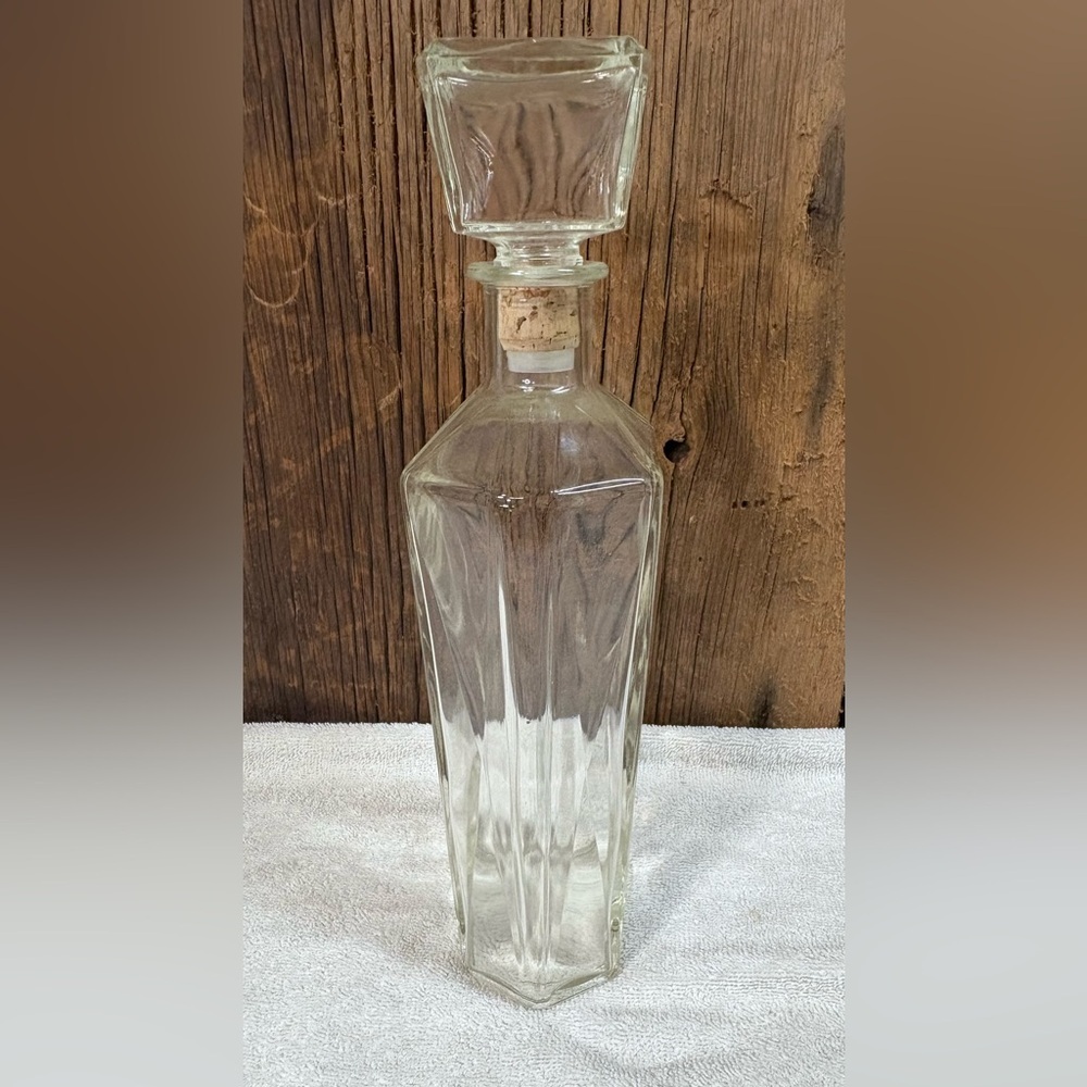 VINTAGE CLEAR GLASS LIQUOR/WINE DECANTER W/ GLASS STOPPER #0-126 ON BOTTOM 12" - Picture 4 of 10